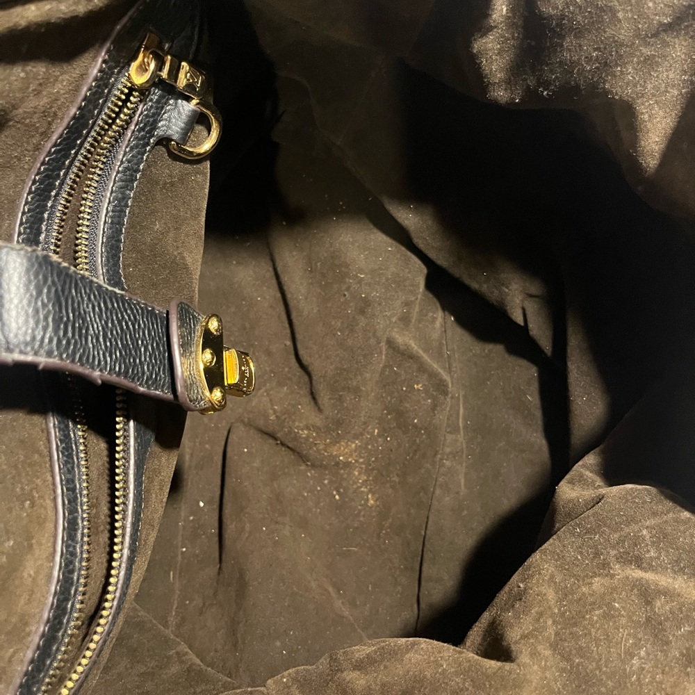 Louis Vuitton Black Leather Shoulder Bag - Picture 12 of 16